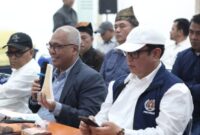 Duet Akhmad Munir dan Atal S. Depari menjadi paket pertama yang mendaftar