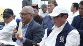 Duet Akhmad Munir dan Atal S. Depari menjadi paket pertama yang mendaftar