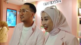Foto: Konferensi Pers Gerai Perdana Glafidsya, Brand Kecantikan Lokal yang digawangi oleh pasangan dokter, dr. Reza Gladys dan dr. Attaubah Mufid, di Mall Central Park, Jakarta Barat, (8/8). (Dok/Fhm/Okj)