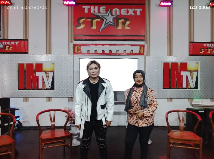 Foto: Indra Jingkrak with Rara Anggraini. (Dok/Fhm/Okj)