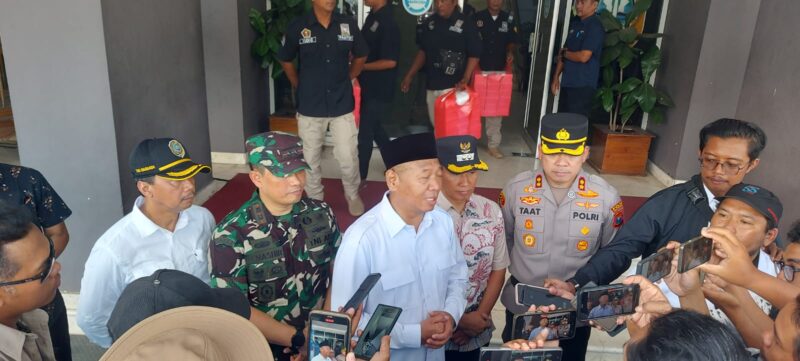 Bupati Tulungagung, Gatut Sunu Wibowo, bersama jajaran Forkopimda Tulungagung memberikan keterangan pers usai pelaksanaan Apel Kebangsaan Jaga Indonesia, Jogo Tulungagung di halaman Kantor Bupati