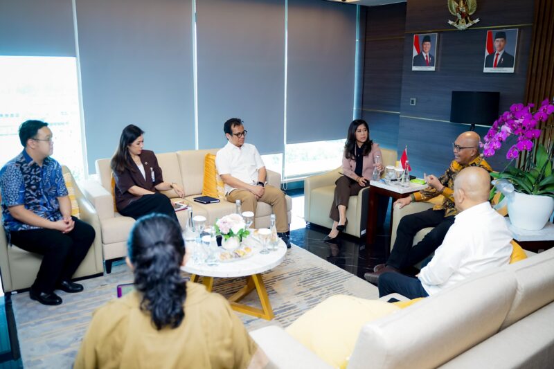 Menteri Komunikasi dan Digital (Menkomdigi) Meutya Hafid menerima Ketua Umum PWI terpilih Akhmad Munir dan Ketua Dewan Kehormatan PWI terpilih Atal S. Depari di kantor Kemenkomdigi, Rabu (3/9/2025).