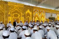 Ribuan jamaah berpakaian serba putih memadati Pendapa Manggala Praja Nugraha, Trenggalek, Sabtu (6/9/2025).