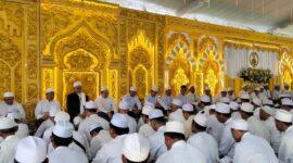 Ribuan jamaah berpakaian serba putih memadati Pendapa Manggala Praja Nugraha, Trenggalek, Sabtu (6/9/2025).