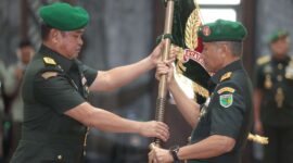foto:
KSAD Jenderal TNI Maruli Simanjuntak melantik Mayor Jenderal TNI Amrin Ibrahim sebagai Pangdam XVII/Cenderawasih, Senin (8/9/2025).