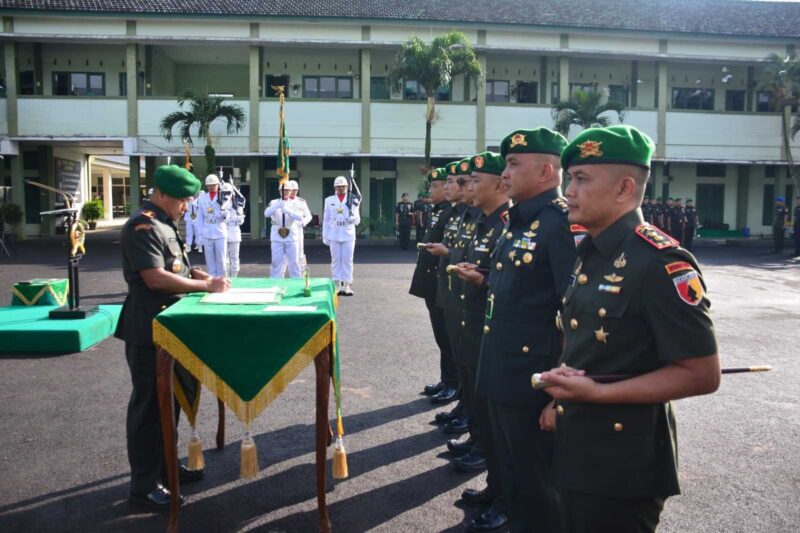 Danrem 083/Bdj Serahkan Tongkat Komando kepada Tiga Pejabat Baru