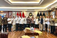 Foto: Pengurus Persatuan Wartawan Indonesia (PWI) hasil Kongres Rekonsiliasi berfoto bersama usai resmi mendapatkan Surat Keputusan AHU dari Kementerian Hukum dan HAM RI, Kamis (11/9/2025) di Jakarta.