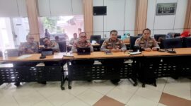 Foto: Sejumlah pejabat Baharkam Polri menghadiri rapat pembahasan Rancangan Peraturan Presiden (Perpres) tentang Perlindungan Keamanan dan Keselamatan Tenaga Medis serta Tenaga Kesehatan di Poltekkes Kemenkes Jakarta.