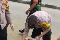 Foto: Polsek Tambora Bersama Koramil 02/TB dan Pelajar Lakukan Aksi Bersih Di PD Pasar Jembatan Lima