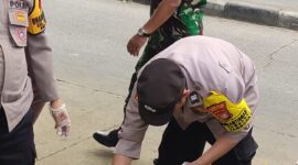 Foto: Polsek Tambora Bersama Koramil 02/TB dan Pelajar Lakukan Aksi Bersih Di PD Pasar Jembatan Lima