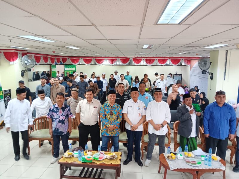 Foto: Ketua PWI Provinsi DKI Jakarta Kesit Budi Handoyo, Sekretaris PWi Provinsi DKI Jakarta Arman Suparman, Ketua PWI pokja Jakarta Pusat Helmi AR, Ketua PWI Pokja Polres Jakarta Barat Faisal, Wakil Ketua II bidang Kerjasama dan Kemitraan PWI Pusat Kadira.