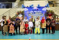 Foto: Wali Kota Administrasi Jakarta Pusat, Arifin, bersama jajaran terkait dan Kepala Sekolah SLBN 3 Jakarta Pusat, berfoto bersama para peserta didik berkebutuhan khusus dalam perayaan Dies Natalis SLBN 3 Jakarta Pusat di GOR Kecamatan Tanah Abang.