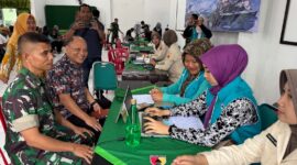 Foto: Kodim 0807 Tulungagung menggelar bakti sosial kesehatan dalam rangka memperingati HUT ke-80 TNI tahun 2025, bertempat di Aula Pandu Sakti Makodim Tulungagung.