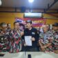 Foto: Ketua LMP DKI Jakarta H. Agus Salim menerima surat mandat dari Majelis Tinggi Dewan Pendiri (MTDP) Laskar Merah Putih dalam acara rapat pleno yang digelar di Jakarta