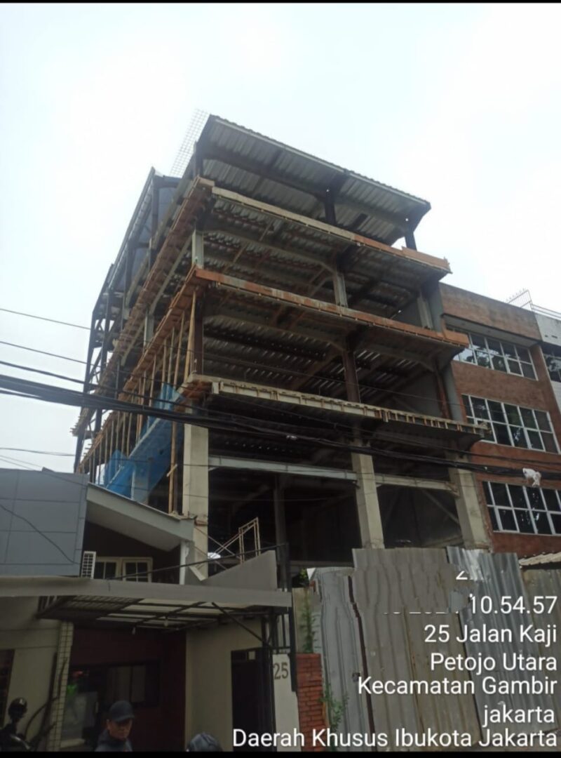 Foto: Bangunan Gedung bermasalah 7 1/2 Lantai kangkangi Perda