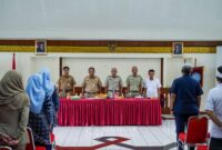 Foto: Camat, Lurah, serta perwakilan RT, RW, sekolah, puskesmas, dan komunitas peduli lingkungan.