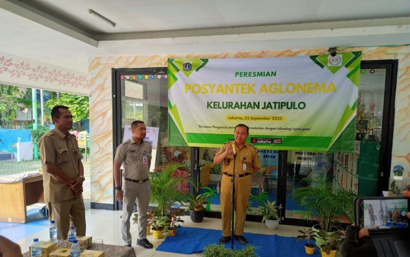 Foto: Lurah Jati Pulo, Syafwan Busti, S.AP., M.A, meresmikan Pos Pelayanan Teknologi Tepat Guna (Posyantek) Aglonema di RPTRA Jati Pulo, Kecamatan Palmerah, Jakarta Barat.