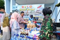 Foto: Warga antusias berbelanja kebutuhan pokok di Bazar Murah yang digelar Lanud Jenderal Besar Soedirman dalam rangka memperingati HUT ke-80 TNI, Sabtu (27/9/2025).