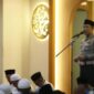 Foto: Direktur Lalu Lintas Polda Metro Jaya, Kombes Pol Komarudin saat menghadiri acara doa bersama dalam rangka memperingati Maulid Nabi Muhammad SAW bersama ratusan driver Gojek di Masjid Al Latief, Blok M, Jakarta Selatan, Jumat (5/9) malam. (Dok-Istimewa)