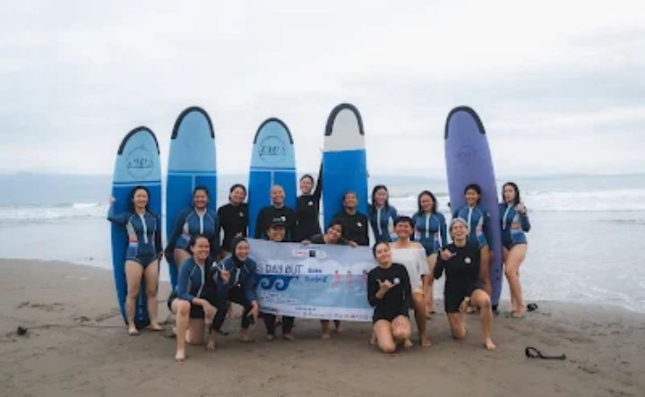 Foto: Peserta Girls Day Out Goes Surfing 2025. (Dok-Istimewa)