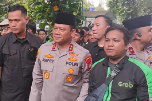 Foto: Kapolda Metro Jaya, Irjen Pol. Asep Edi Suheri, saat di TPU Karet Bivak Jakarta Pusat, Jumat (29/8/2025). (Dok-Istimewa)