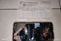 Foto: Hp Oppo A16 Milik Aeyra Shahira dan Nota Pembayaran usai Diperbaiki. (Dok/Fhm/Okj)