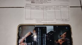 Foto: Hp Oppo A16 Milik Aeyra Shahira dan Nota Pembayaran usai Diperbaiki. (Dok/Fhm/Okj)