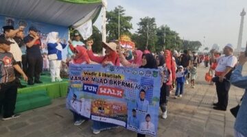Foto: Anggota Dewan Perwakilan Daerah (DPD) RI Dapil DKI Jakarta, Fahira Idris, yang juga menjabat sebagai Ketua Dewan Penasihat BKPRMI Jakarta saat Melepas Peserta Fun Walk. (Dok-Istimewa)