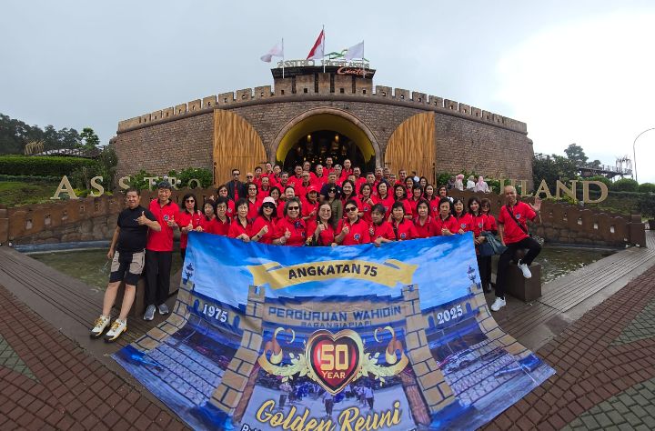 Foto: Perguruan Wahidin mencatat sejarah penting melalui penyelenggaraan Reuni Emas 50 Tahun Angkatan 1975 yang berlangsung pada 12–14 September 2025 di Hotel Bukit Vipassana, Lembang, Jawa Barat. (Dok-Istimewa)