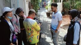 Foto: Lurah Bidaracina Suhartono Didampingi Ketua RW 03 Heriansyah Beserta Jajaran Pengurus dan Warga saat Giat Kerja Bakti Masal, Sabtu pagi (20/9/2025). (Dok-Istimewa)