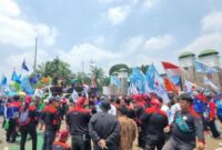 Foto: Demonstrasi Buruh di Depan Pintu Masuk Gedung DPR RI, Senin (22/9/2025). (Dok-Istimewa)