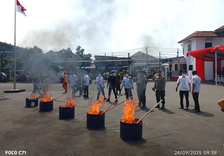 Foto: Pemusnahan Barang Bukti Tindak Pidana Narkotika dengan Cara Dibakar. (Dok-Okj)