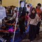 Foto: Ratusan korban dilarikan ke puskesmas terdekat, sementara beberapa pelajar harus dirujuk ke rumah sakit untuk mendapatkan perawatan lebih lanjut. Aparat pemerintah daerah bersama tim medis siaga penuh di posko-posko darurat yang dibangun di Cipongkor dan Cihampelas. (Dok-Antara/Novrian Arbi)