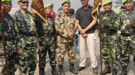 Foto: Ketua Pemuda Panca Marga (PPM) Ranting Pulogadung, Mulyana Hasan (bertopi hitam), bersama jajaran anggota PPM menghadiri upacara peringatan HUT ke-80 Tentara Nasional Indonesia (TNI) di Monumen Nasional (Monas).
