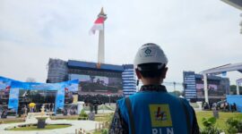 Foto: Petugas PLN memantau kesiapan sistem kelistrikan di kawasan Monumen Nasional (Monas), Jakarta, menjelang Upacara Peringatan HUT ke-80 Tentara Nasional Indonesia (TNI) yang dipimpin langsung oleh Presiden Republik Indonesia, Prabowo Subianto.