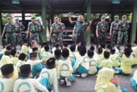 Foto: Ratusan siswa MI Plus Darunnajah Kelutan tampak antusias mengikuti outing class di Kodim 0806/Trenggalek, Rabu (8/10/2025).