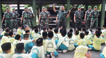 Belajar di Markas TNI, Siswa MI Plus Darunnajah Tanam Semangat Nasionalisme Sejak Dini