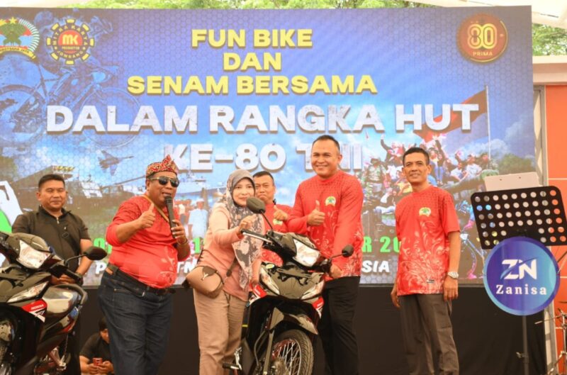Foto: Fun Bike HUT ke-80 TNI di Madiun Meriah, Danrem 081/DSJ Serahkan Hadiah Utama