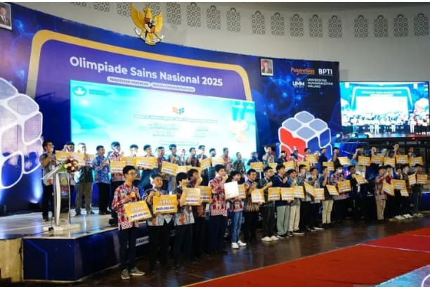 Foto: Suasana penuh kebanggaan mewarnai penutupan Olimpiade Sains Nasional (OSN) 2025 di UMM Dome, Universitas Muhammadiyah Malang.