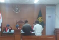 Foto: Pengacara Rinto Hartoyo Agus SH. Yang mendampingi Penggugat Kiki Binti Jarih seusai sidang di PN Jakarta Timur, Kamis (16/10/2025).