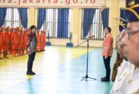 Foto: Drs. Arifin M.AP Wali kota Jakarta Pusat pimpin apel.