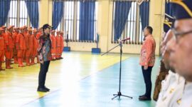 Foto: Drs. Arifin M.AP Wali kota Jakarta Pusat pimpin apel.