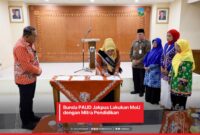 Foto: Witri Yenny Arifin, menandatangani nota kesepahaman (MoU) dengan Ikatan Guru Taman Kanak-kanak Indonesia (IGTKI), Himpaudi, dan STKIP Kusuma Negara.