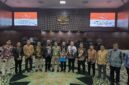 Foto: Ketua Umum PWI Pusat Akhmad Munir bersama jajaran pengurus menghadiri sidang lanjutan uji materi Pasal 8 Undang-Undang Nomor 40 Tahun 1999 tentang Pers di Mahkamah Konstitusi (MK), Selasa (21/10/2025).