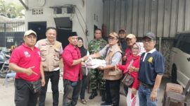 Foto: Sebagai bentuk kepedulian, Forum Kewaspadaan Dini Masyarakat (FKDM) Kelurahan Angke, Lembaga Musyawarah Kelurahan (LMK), serta Babinsa Kelurahan Angke.
