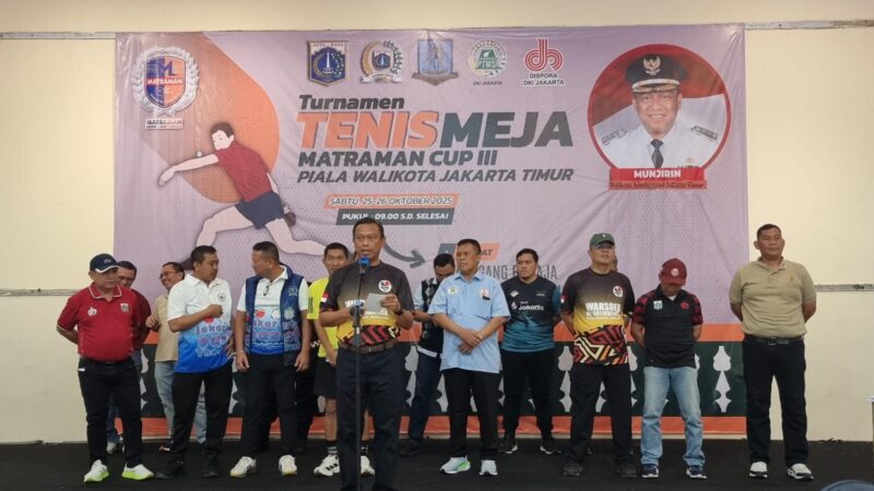 Foto: Wali Kota Jakarta Timur Munjirin membuka secara resmi Turnamen Tenis Meja Matraman Cup III yang memperebutkan Piala Wali Kota Jakarta Timur, di GOR Kecamatan Matraman, Sabtu (25/10/2025).