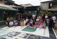 Foto: Forum Betawi Rempug (FBR) Gardu Ranjau Barat G.0361 menggelar kegiatan santunan untuk 60 anak yatim di Jalan Patra Raya, Kelurahan Duri Kepa, Kecamatan Kebon Jeruk, Minggu (26/10/2025).