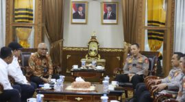 Foto: Kapolri Jenderal Polisi Listyo Sigit Prabowo menerima audiensi Pengurus Persatuan Wartawan Indonesia (PWI) Pusat di Mabes Polri, Jalan Trunojoyo, Jakarta, Senin (27/10/2025).