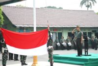 Foto: Pasibinpuanter Korem 081/DSJ Mayor Arm Timbul Moedjihartoyo yang bertindak sebagai inspektur upacara.
