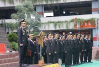 Foto: Kapolres Metro Jakarta Barat Kombes Pol Twedi Aditya Bennyahdi memimpin upacara peringatan Hari Sumpah Pemuda ke-97 di halaman Polres Metro Jakarta Barat, Selasa (28/10/2025).